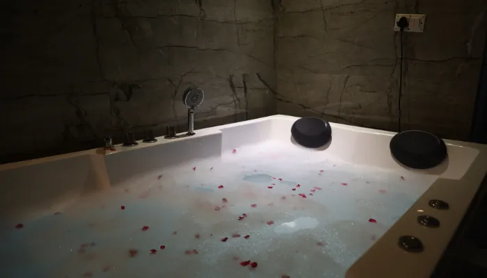 Jacuzzi massage in Majan 